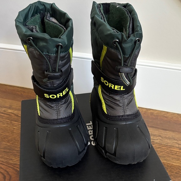 Sorel Black and Dark Green Snow Boots - Picture 5 of 7